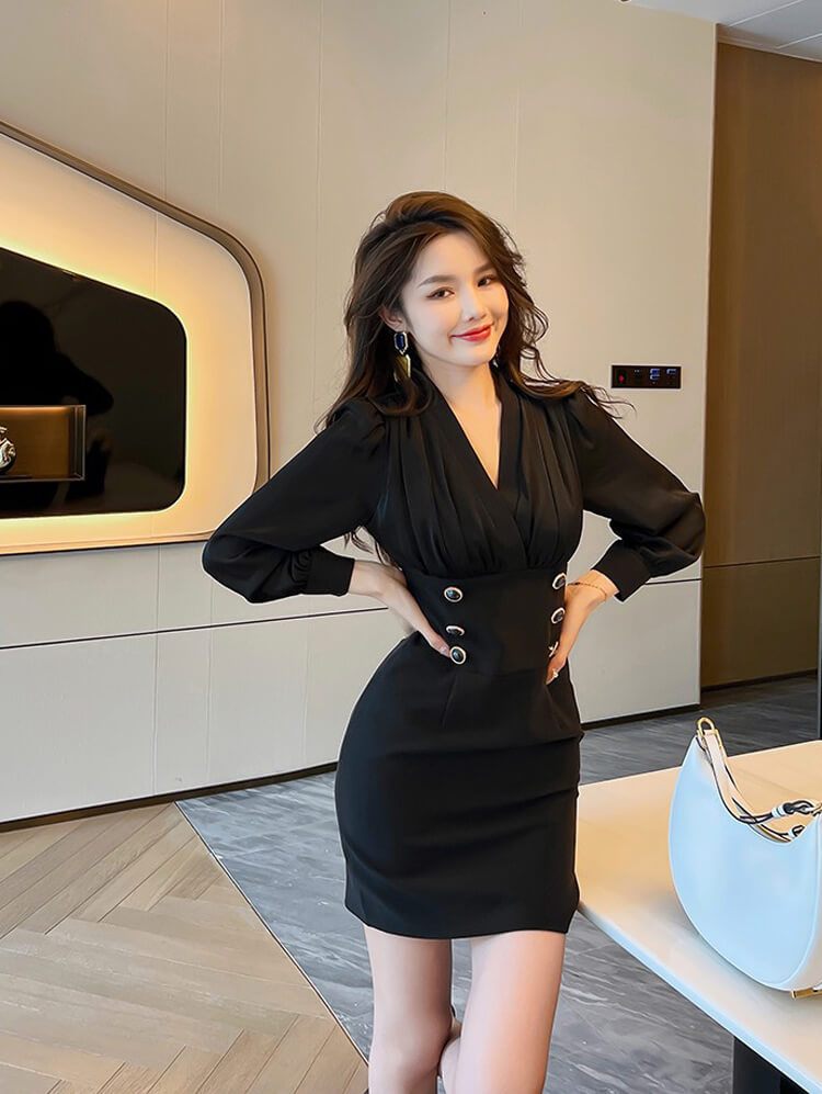 Đầm ôm thân voan phối nút