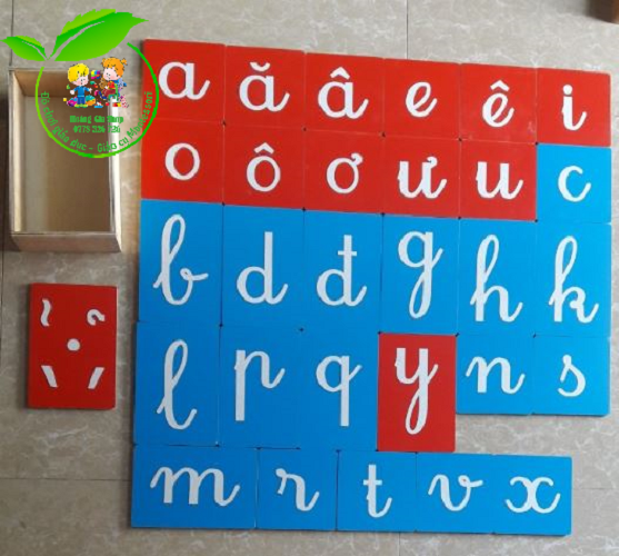 Hộp 29 Chữ cái nhám Tiếng Việt in thường nét viết (Sandpaper Letters)