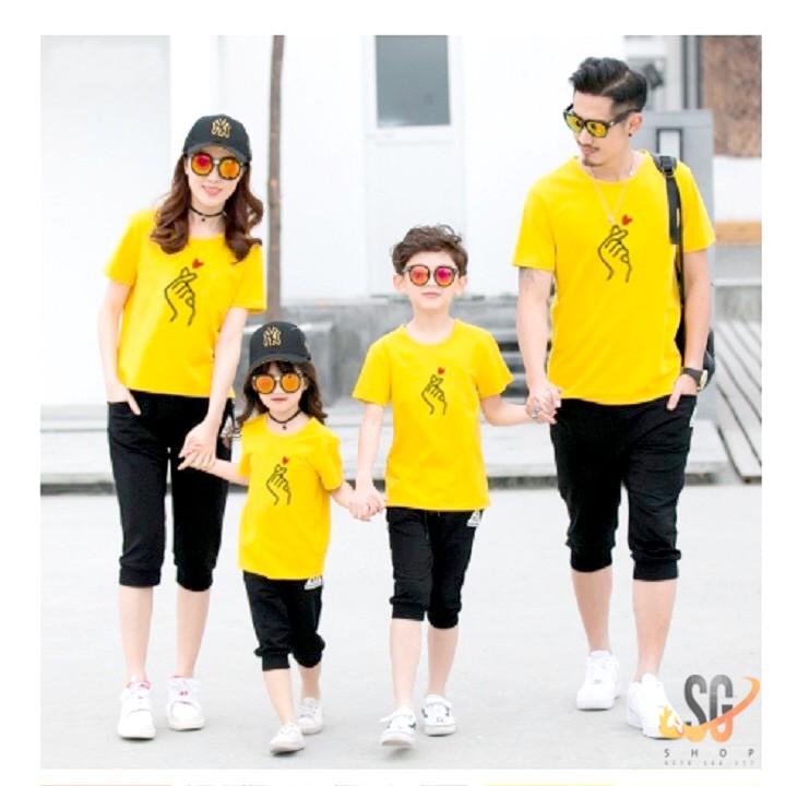 Áo gia đình bắn tim - có size lớn - màu vàng (GD309VD)