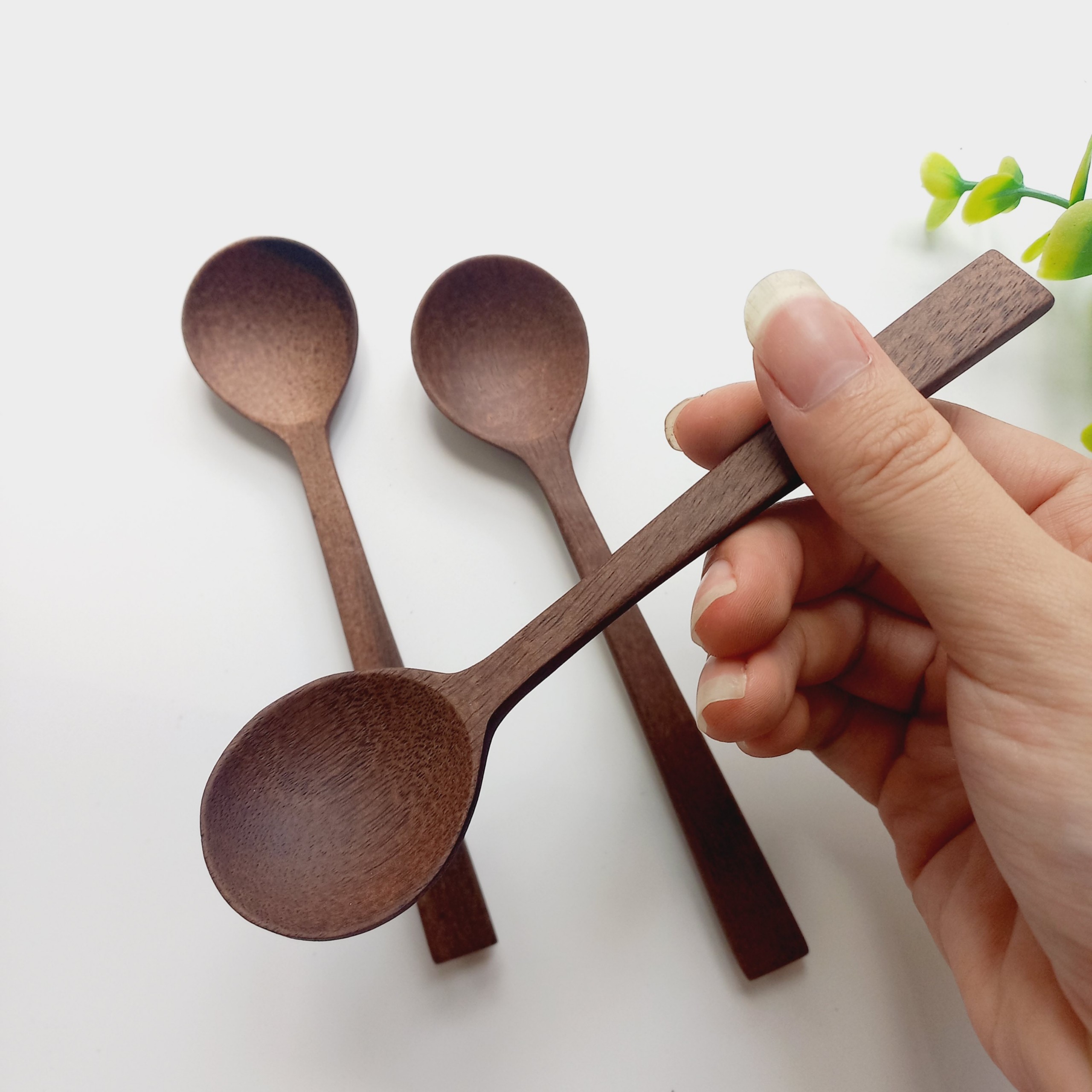 Thìa Gỗ Keo Màu Óc Chó Miệng Tròn Cán Dài Đẹp, Cho Ăn Cơm, Súp, Sữa Chua, Decor Chụp Ảnh