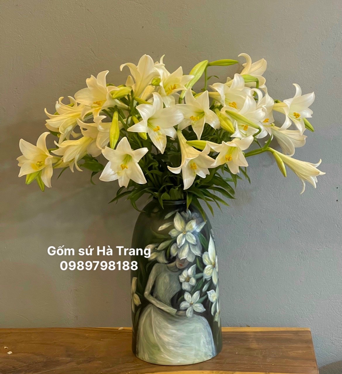 Lọ hoa gốm sứ Bát Tràng cao cấp vẽ 3D hoạ tiết thiếu nữ bên hoa cao 38cm