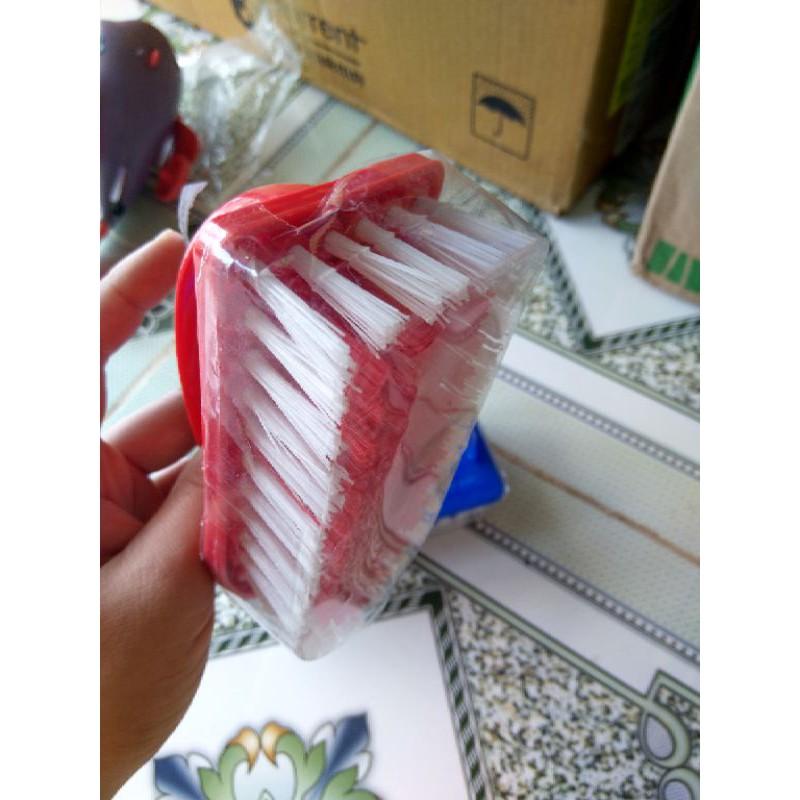 Bàn chải nhựa có tay cầm loại to