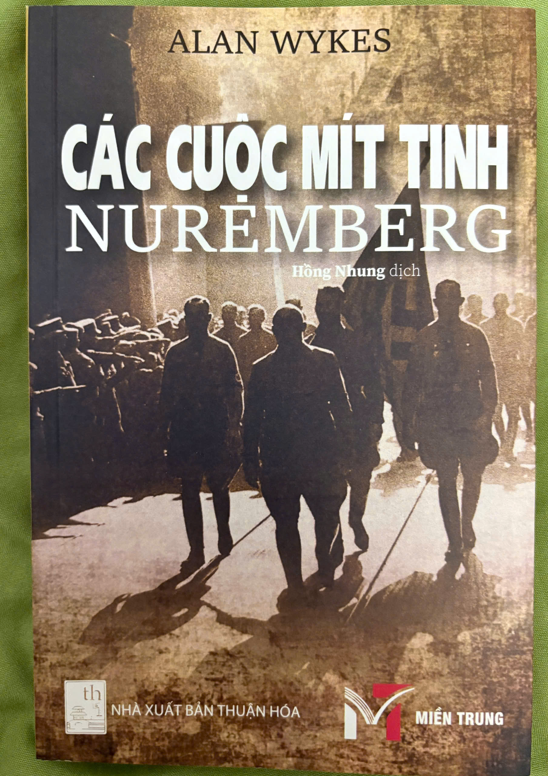 Sách : Các cuộc mít tinh Nuremberg