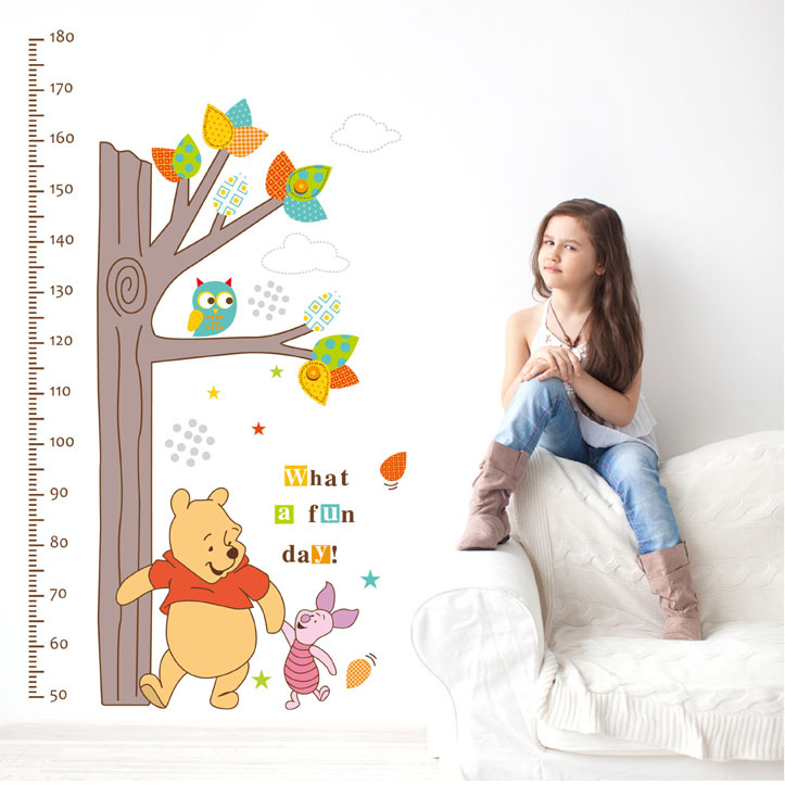 Decal tranh dán tường thước đo chiều cao Gấu Pooh vui vẻ AmyShop DTD009