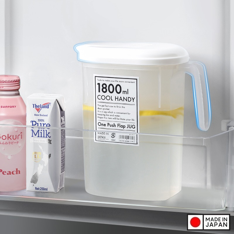 Bình nước nắp bật Yamada 1,8 lít, được làm từ nhựa PP cao cấp, kết hợp hoạt chất CEM-Bio kháng khuẩn an toàn - nội địa Nhật Bản