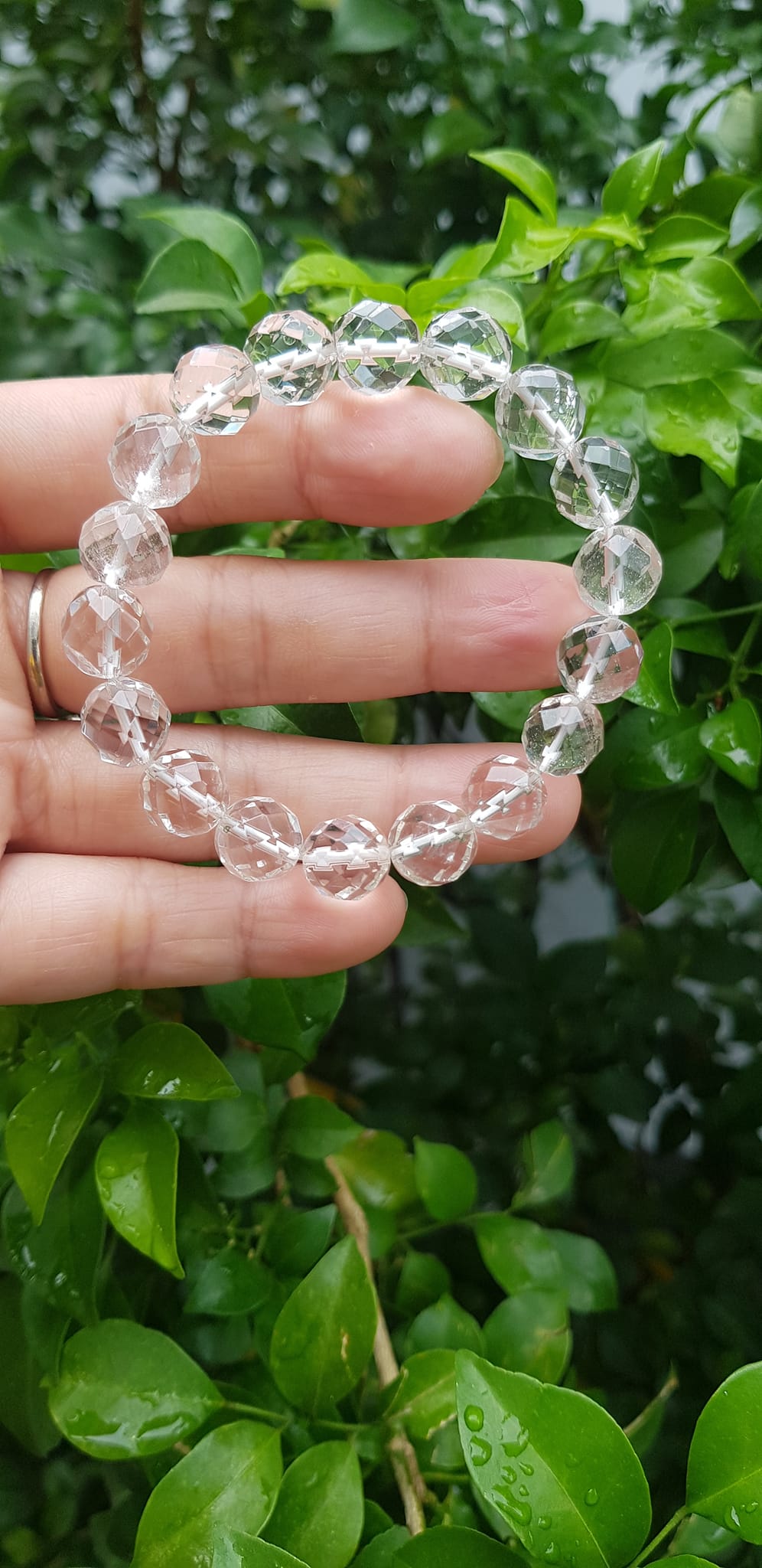 Vòng tay phong thủy nữ đá thạch anh trắng giác tự nhiên Size vòng 10mm Chất liệu đá thạch anh màu trắng tinh khôi giác đẹp ạ