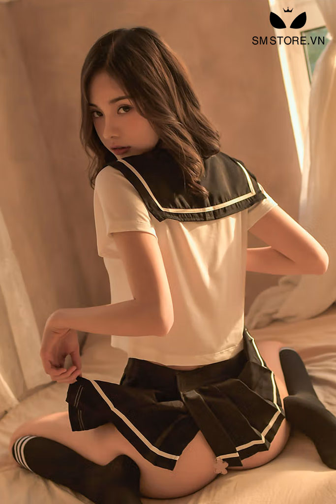 Bộ đồ ngủ cosplay nữ học sinh áo croptop với chân váy ngắn - SMS034