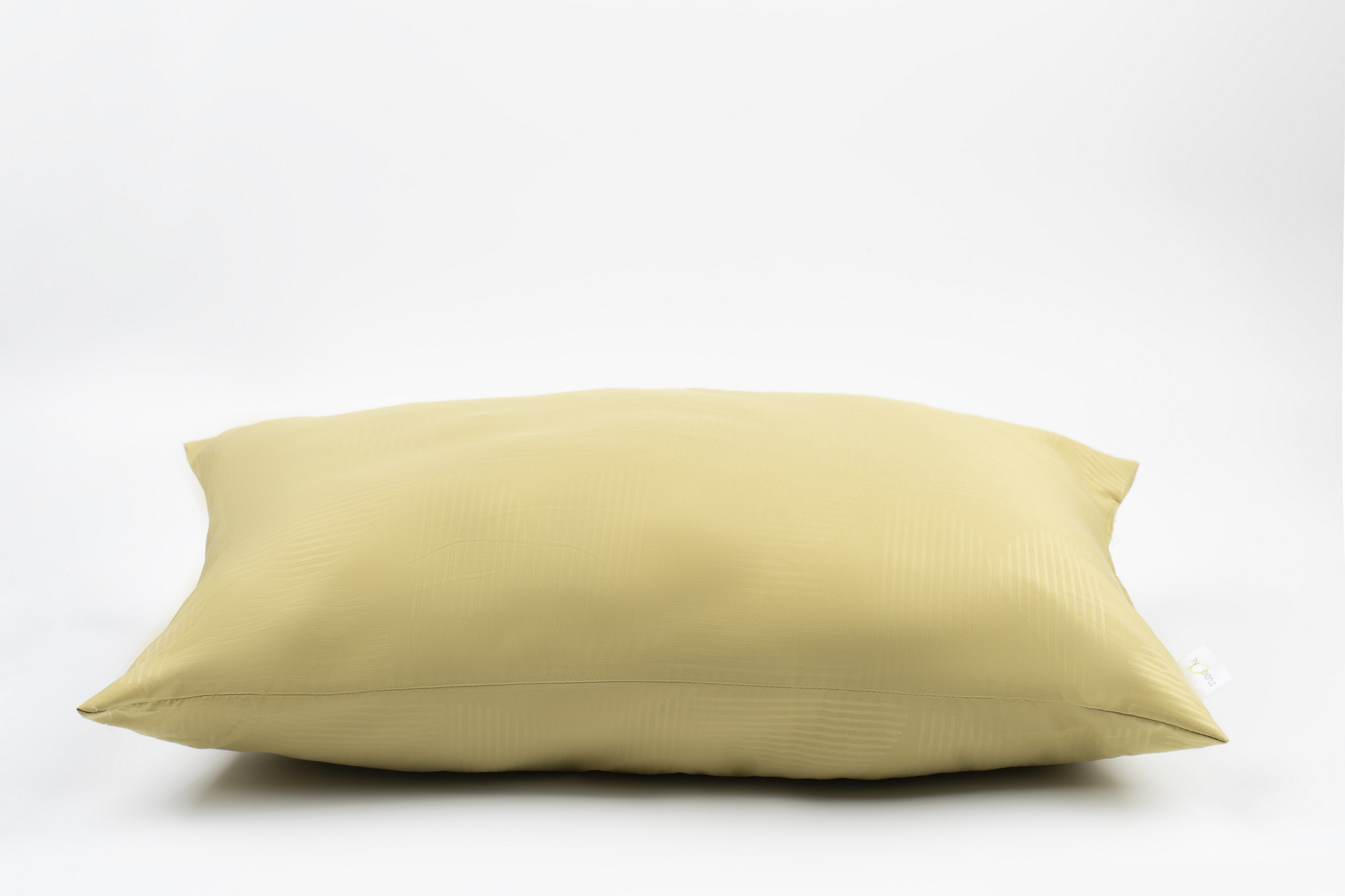 Ruột gối Studio One Compact Pillow 48x74cm, 1 cái (Giao màu ngẫu nhiên)