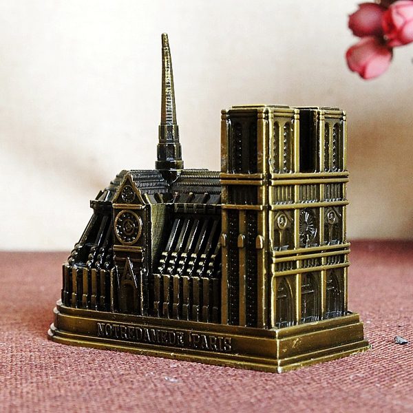 Mô hình nhà thờ Đức Bà ở Paris