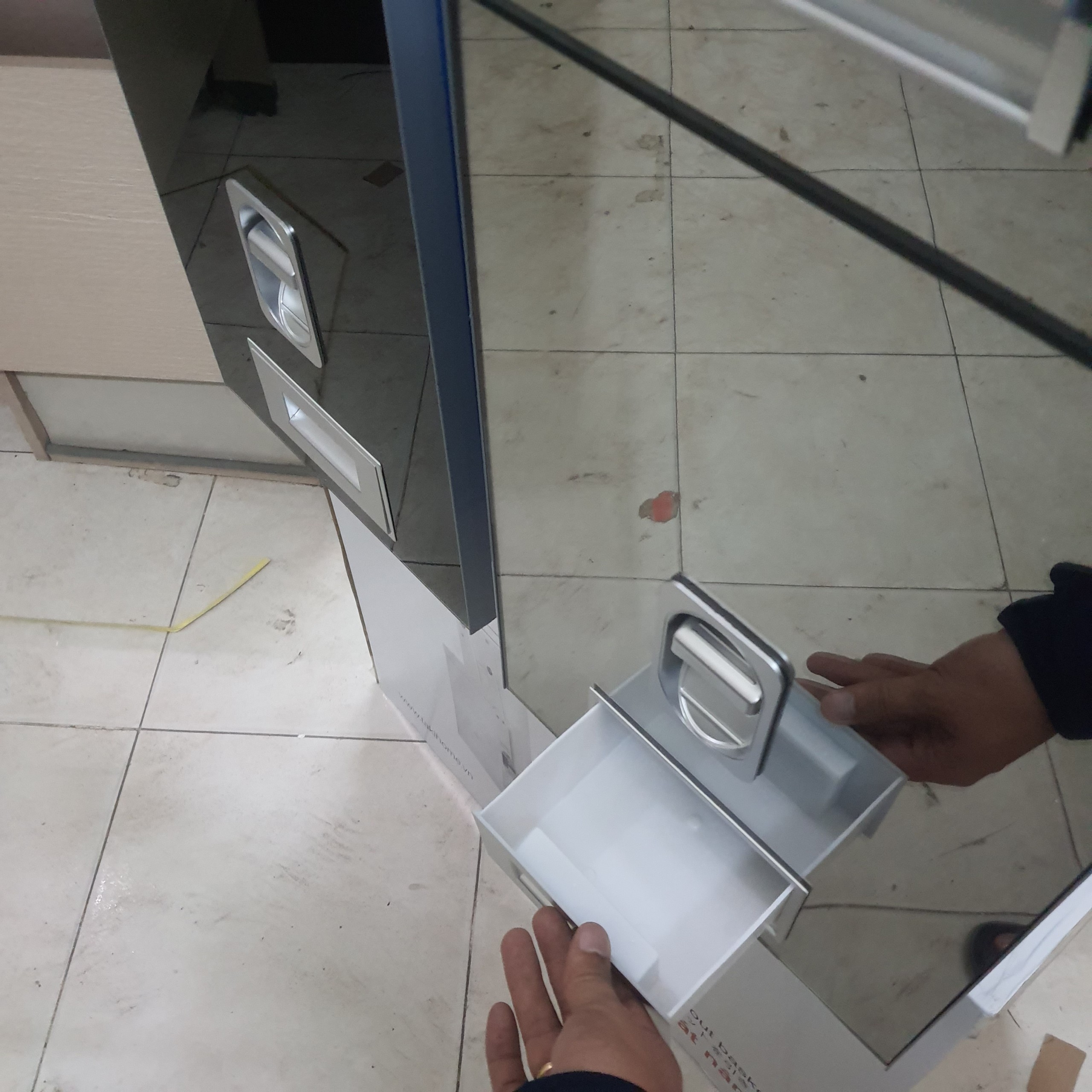 Thùng Gạo Thông Minh Gương Cường Lực Tủ Bếp TAKI Dành Cho Tủ Bếp Dưới - Có Thợ Lắp Đặt