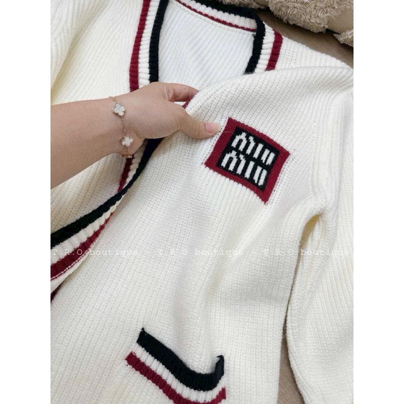 Set 3ct viền đỏ M.iuu: áo len 2s + cardigan + chân váy ly kẻ Tro QC BY JOLIE