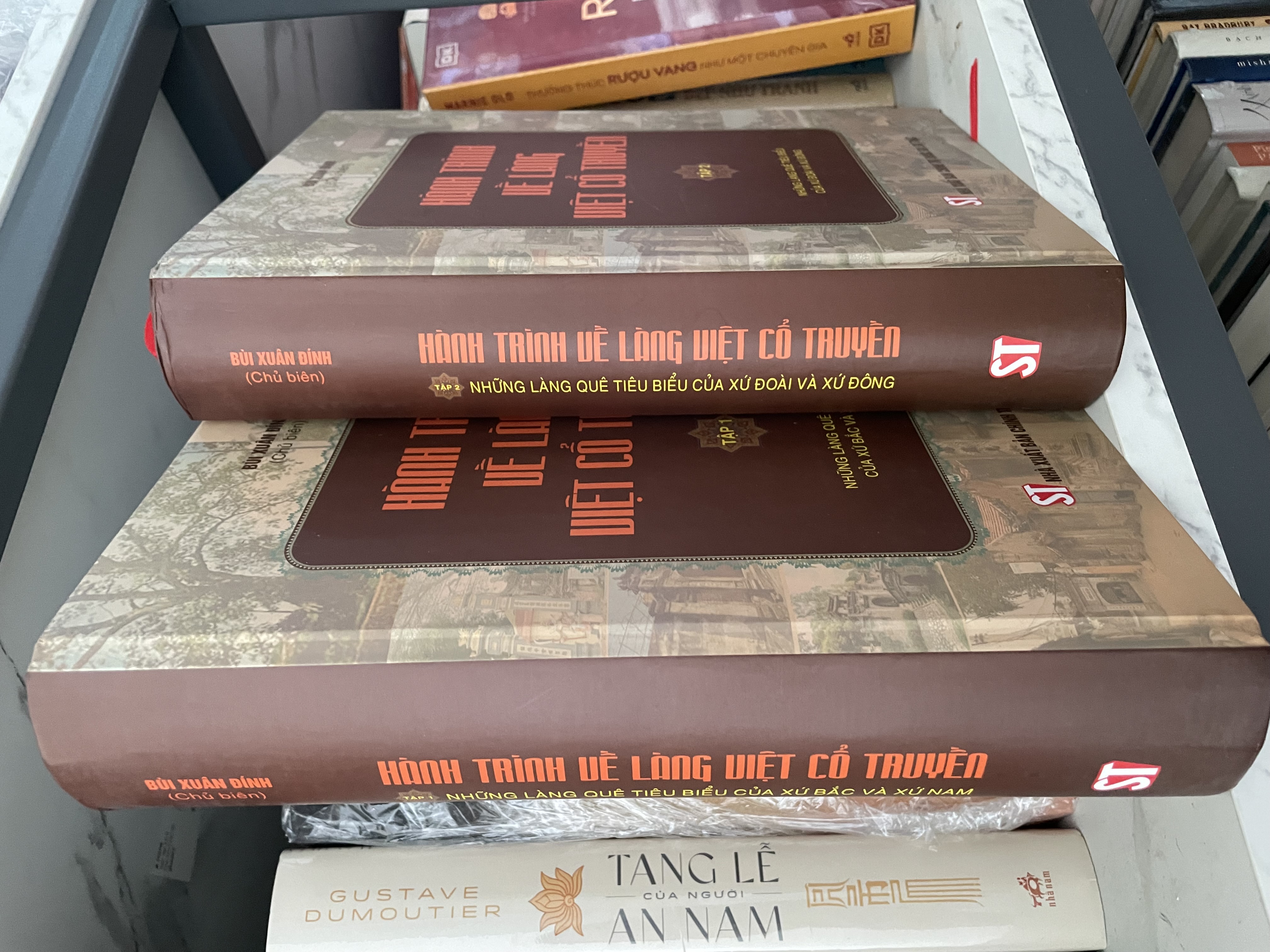 HÀNH TRÌNH VỀ LÀNG VIỆT CỔ TRUYỀN - BÙI XUÂN ĐÍNH (Bộ 2 tập bìa cứng)