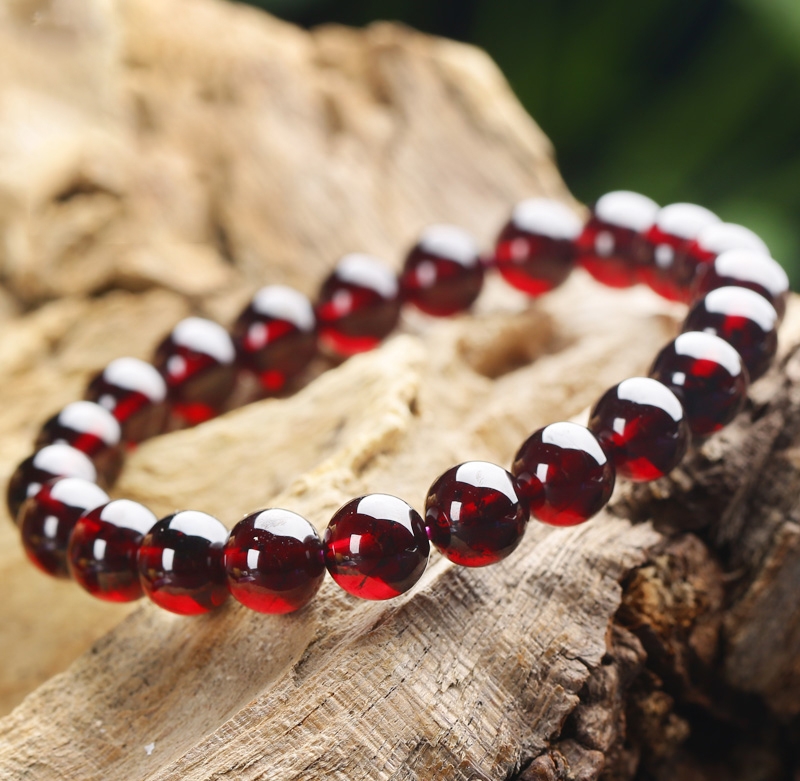 Vòng tay phong thủy, vòng tay nữ đá  thạch anh đỏ ruby cho Nữ cầu Tài Lộc Duyên