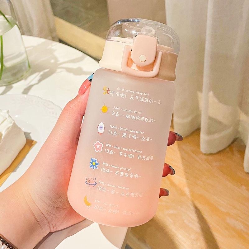 Bình đựng nước cute màu PASTEL phong cách Hàn Quốc cho nữ kèm ống hút có vạch báo giờ uống nước 460ml mang theo tiện lợi