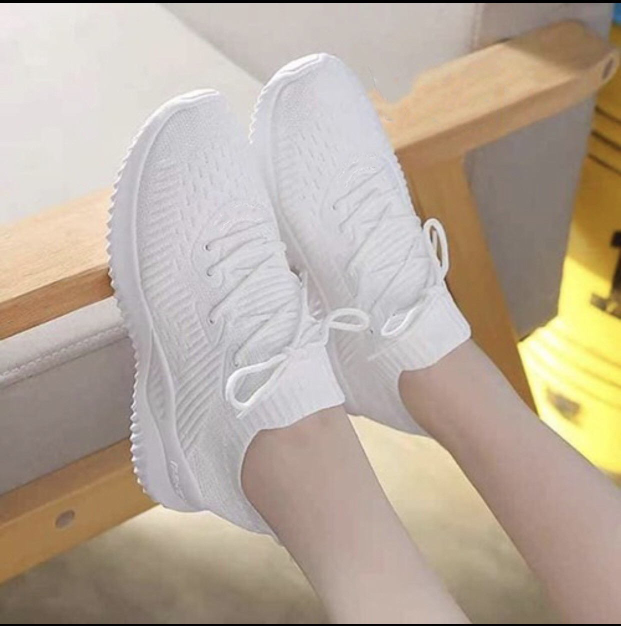 Giày Sneaker Nữ  Cổ Chun Hot Trend