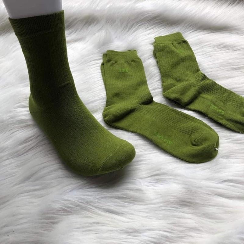Tất xanh rêu, tất nam cổ cao chất liệu cotton co dãn 4 chiều. Vớ xanh dáng CA vải thun mát cực xịn trông hơi bị chiến.