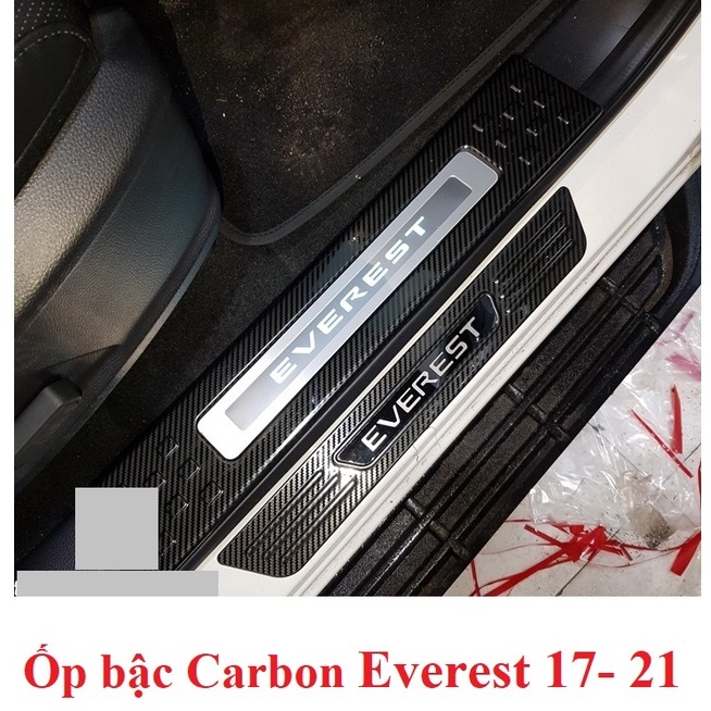 Ốp bậc cửa, Nẹp bước chân Carbon xe Ford Everest 2017- 2021 vân Cacbon cao cấp