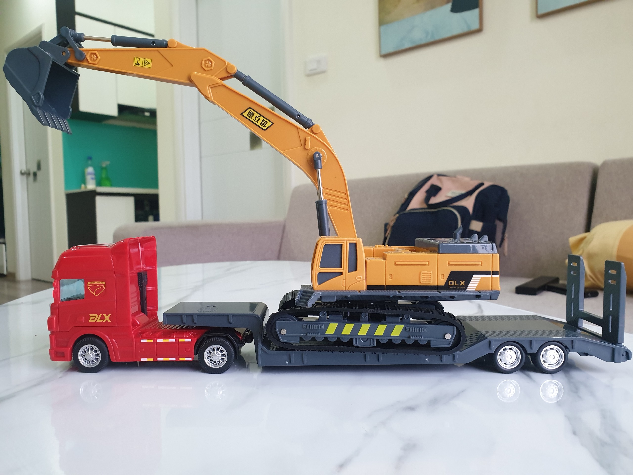 Đồ chơi mô hình xe đầu kéo xe xúc và xe xúc đất KAVY NO.8807 gồm 2 xe