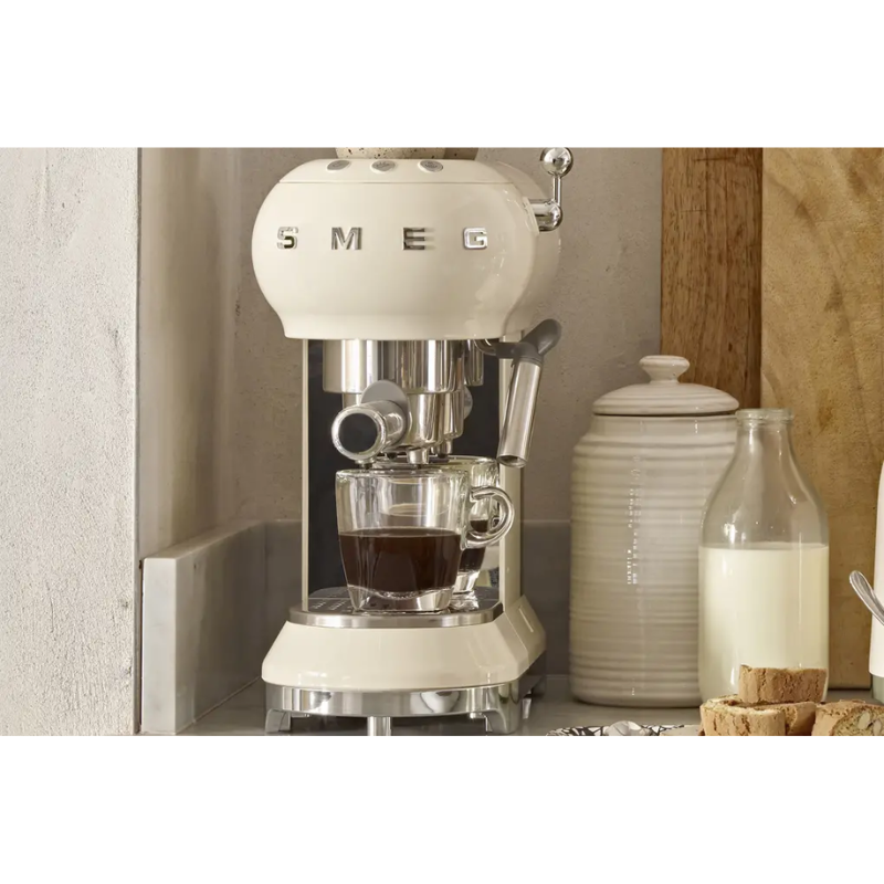 Máy pha cà phê Smeg màu kem ECF01CREU Hàng Chính Hãng