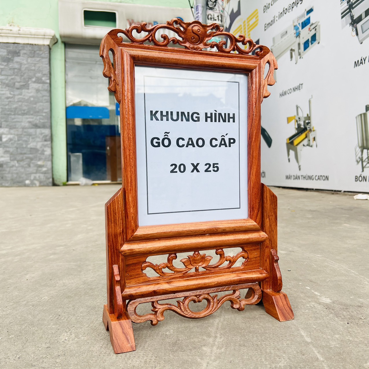 Khung ảnh thờ gia tiên để ảnh 20cmx25cm bằng gỗ hương