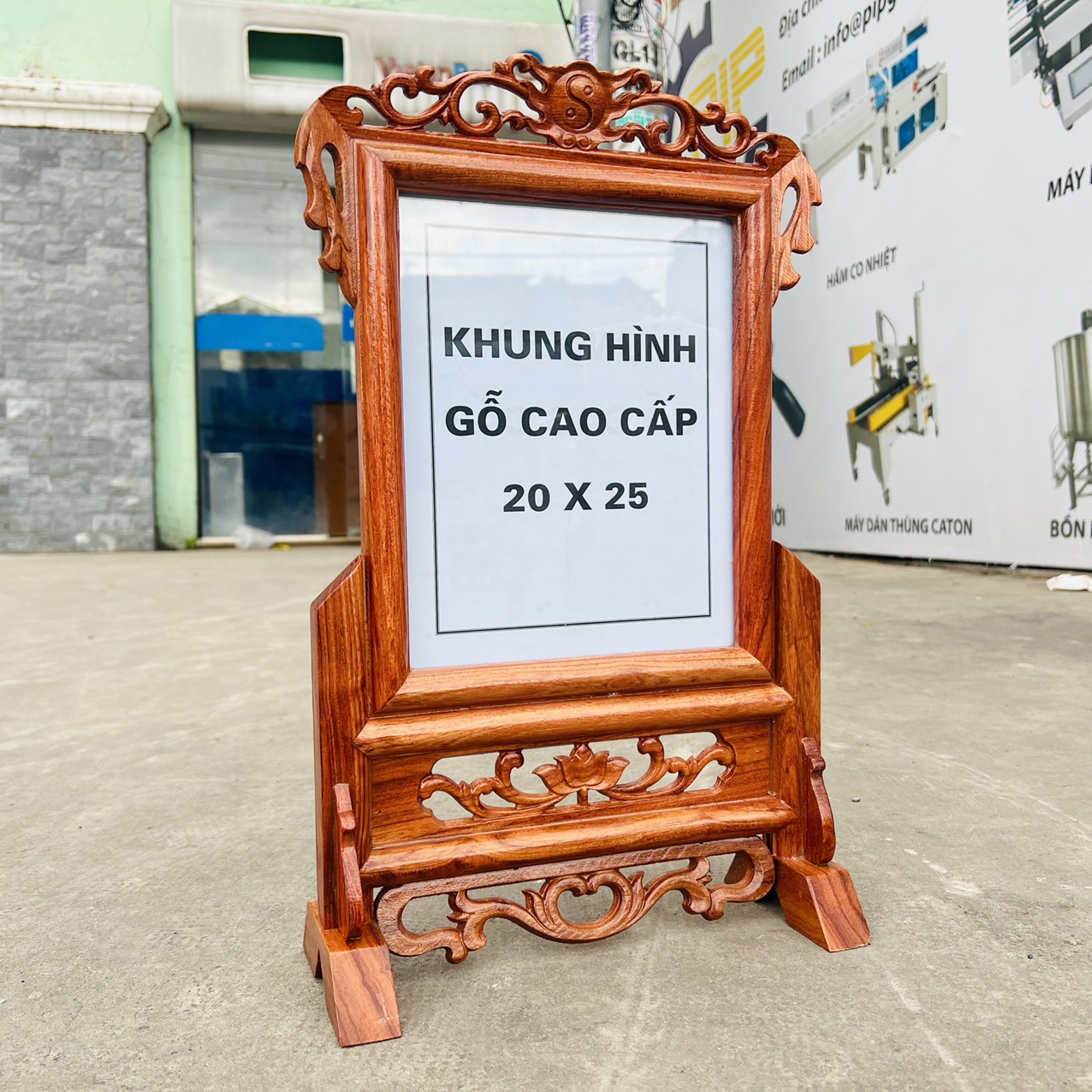 Khung ảnh thờ gia tiên để ảnh 20cmx25cm bằng gỗ hương