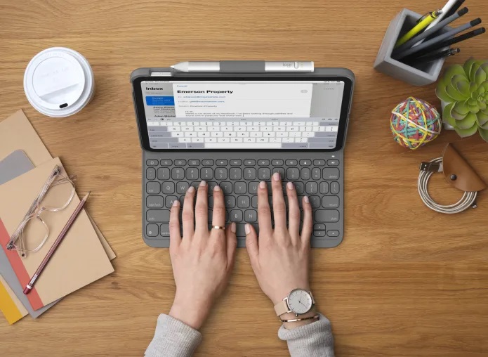 Bao da và Bàn Phím Logitech Slim Folio for iPad - Hàng Chính Hãng