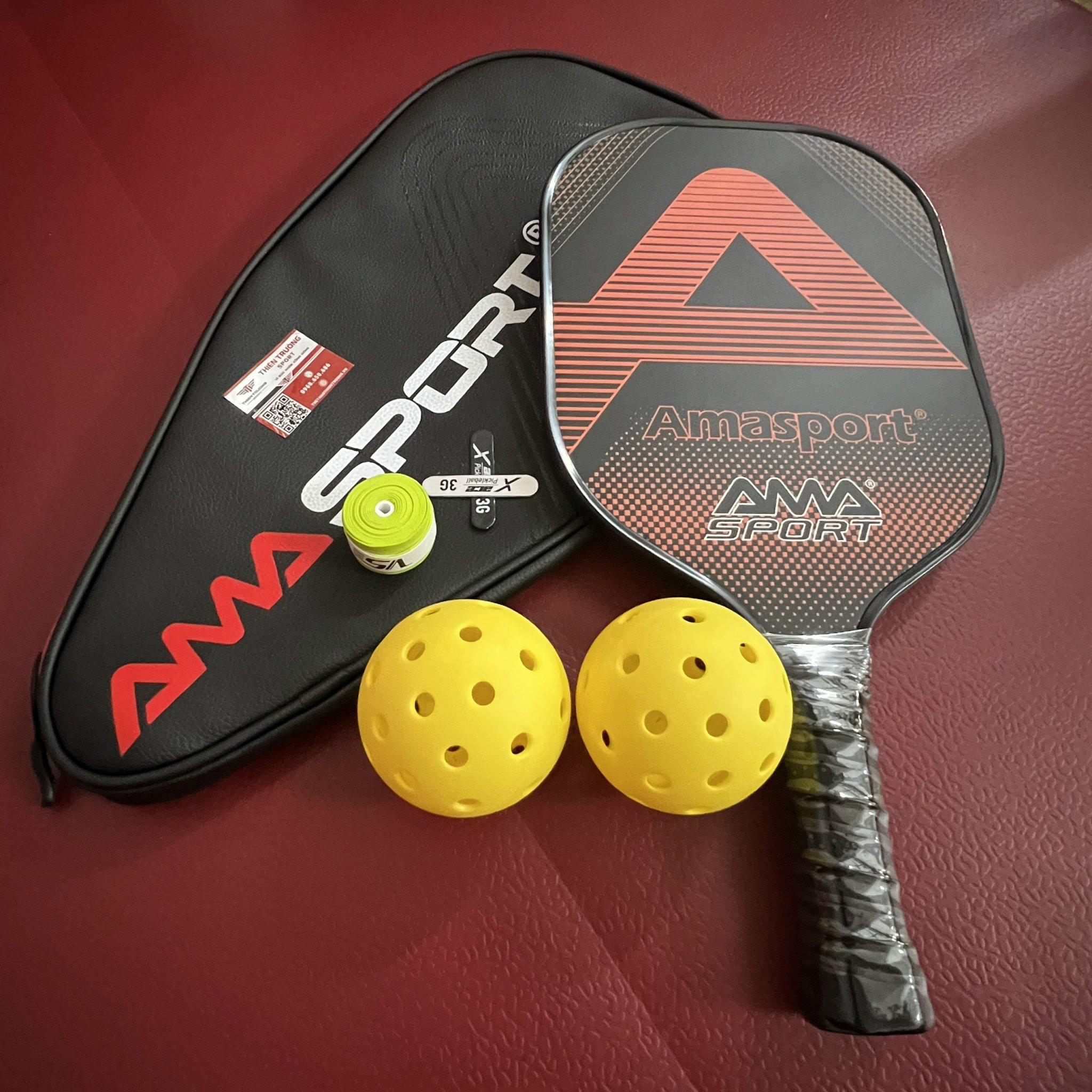 Vợt Pickleball 4001 tặng kèm bao da dày dặn và 2 quả bóng tiêu chuẩn đạt tiêu chuẩn USAPA, có độ bền cao, phù hợp với mọi đối tượng T THIEN TRUONG SPORT