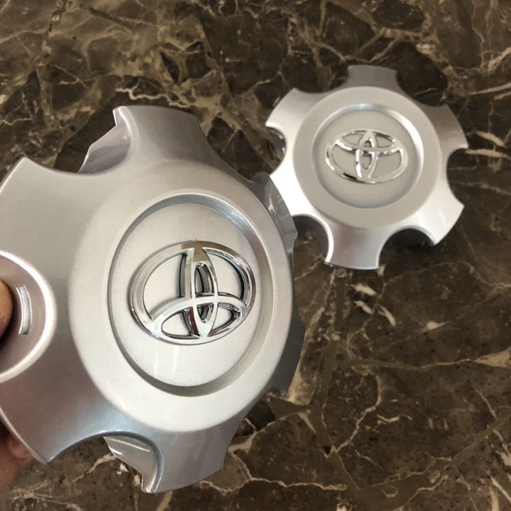 Logo chụp mâm, ốp lazang dùng cho bánh xe ô tô Toyota Hilux đường kính 14cm