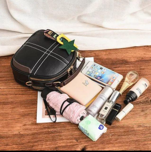 Balo túi 2 ngăn chần chỉ kèm phụ kiện thời trang.