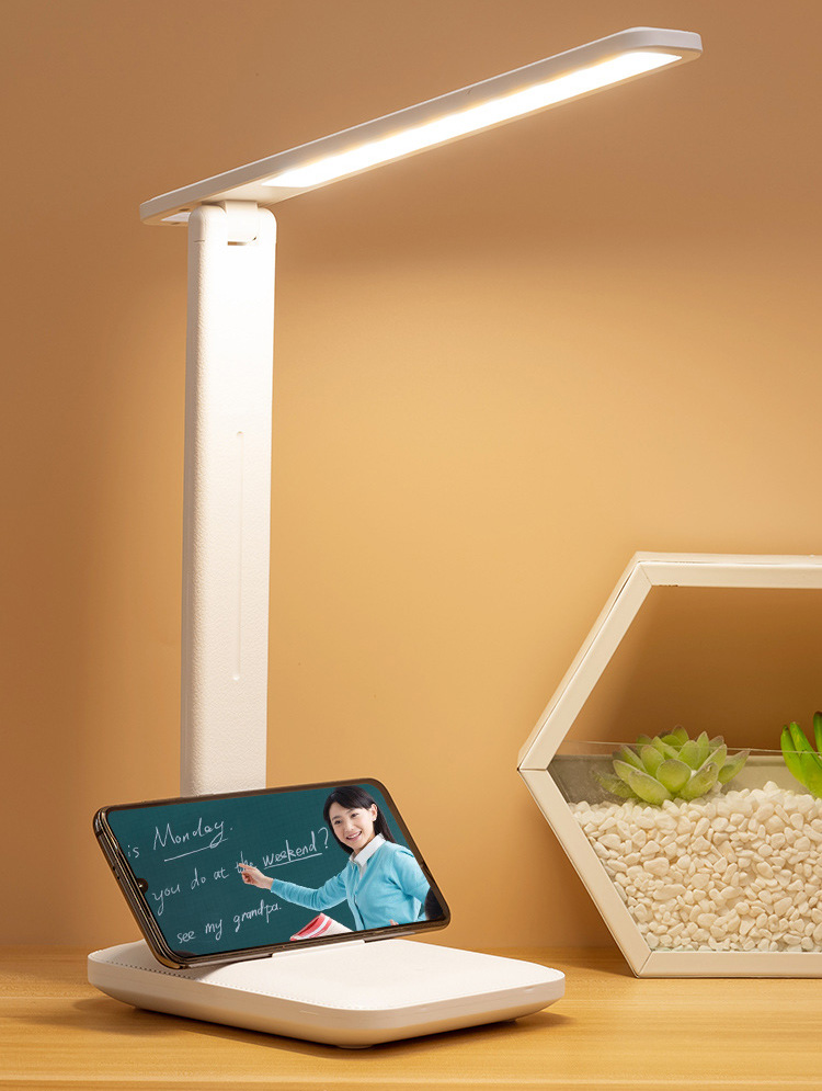 Đèn led để bàn học