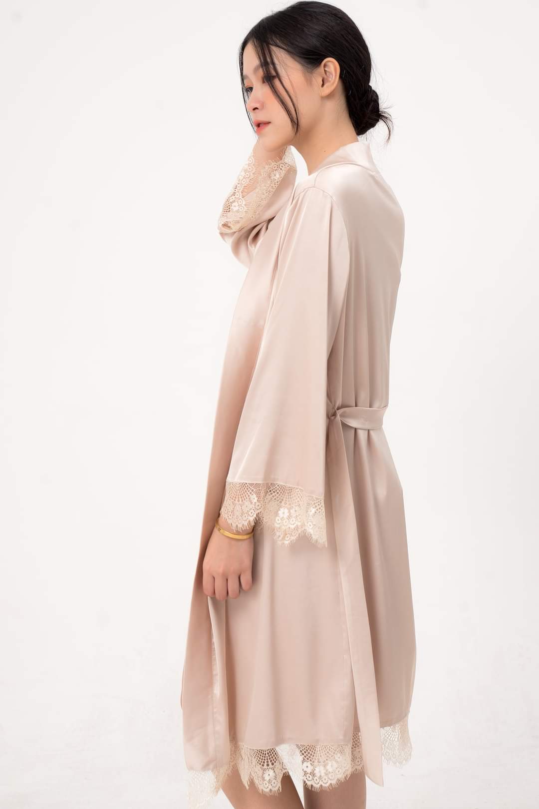 Hantu Sleepwear-Set váy ngủ kèm áo choàng lụa cao cấp-Màu nude