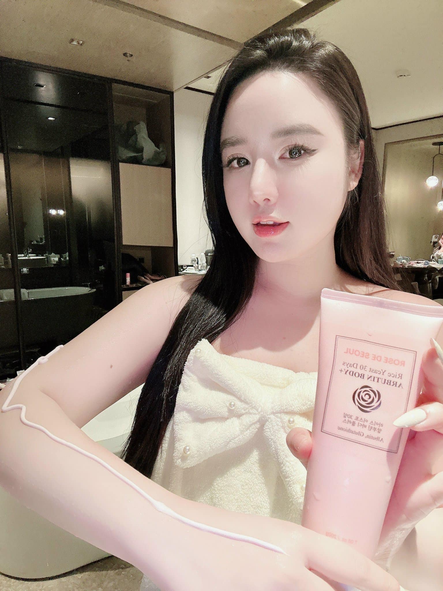 Kem body Rose De Seoul 200g date 2026 Dưỡng Ẩm, Dưỡng Trắng, Không nhờn dính, Không lộ vân