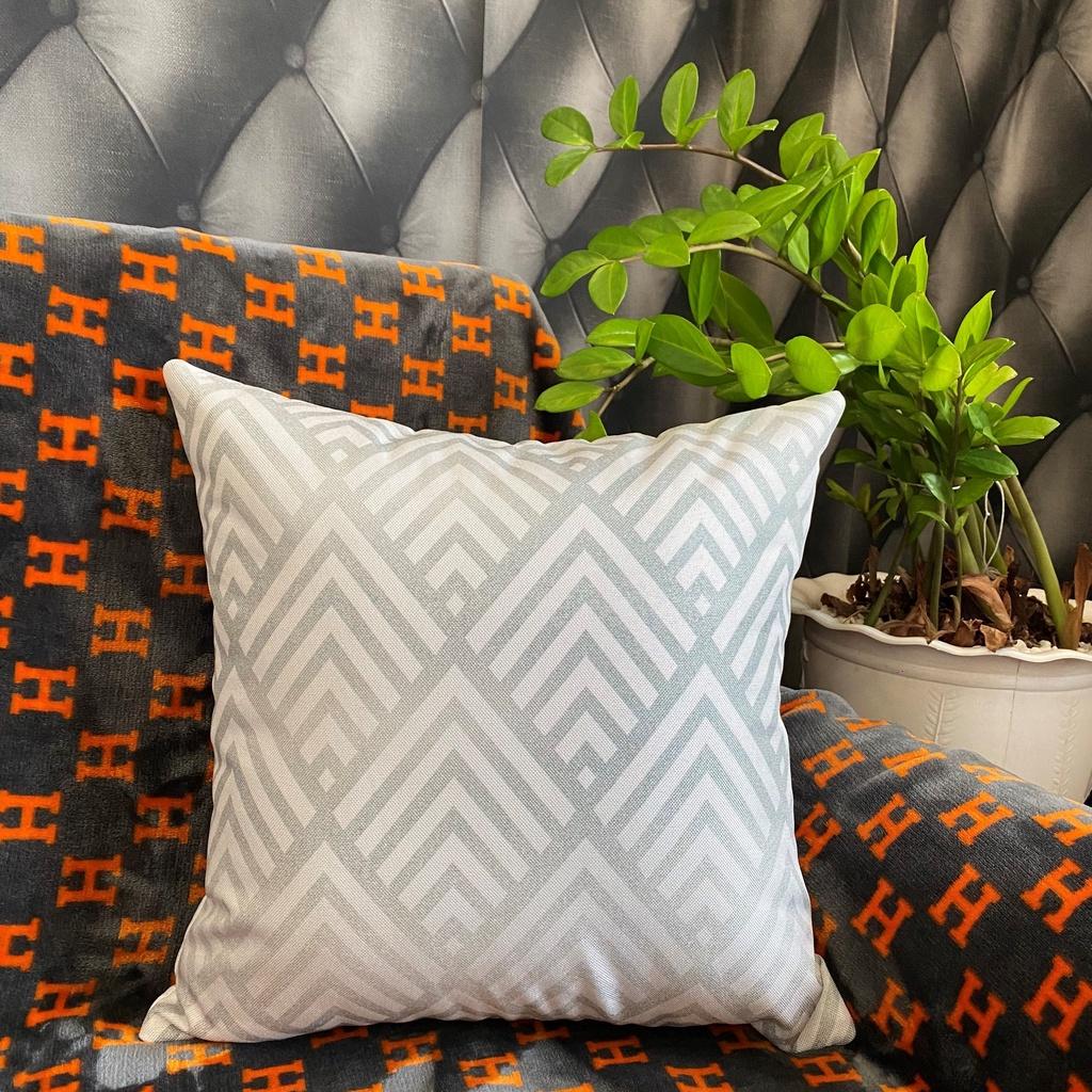 Gối Sofa Họa Tiết Sọc Xám Bạc Hiện Đại - Gối Tựa Lưng Sofa Phù Hợp Trang Trí Nhà Cửa - Chất Liệu Vải Bố - Kích Thước 45x45cm