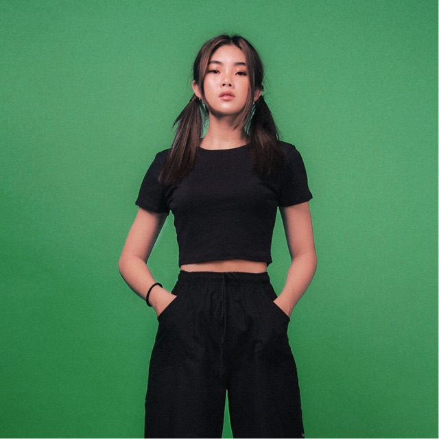 Áo thun croptop cổ tròn cộc tay basic