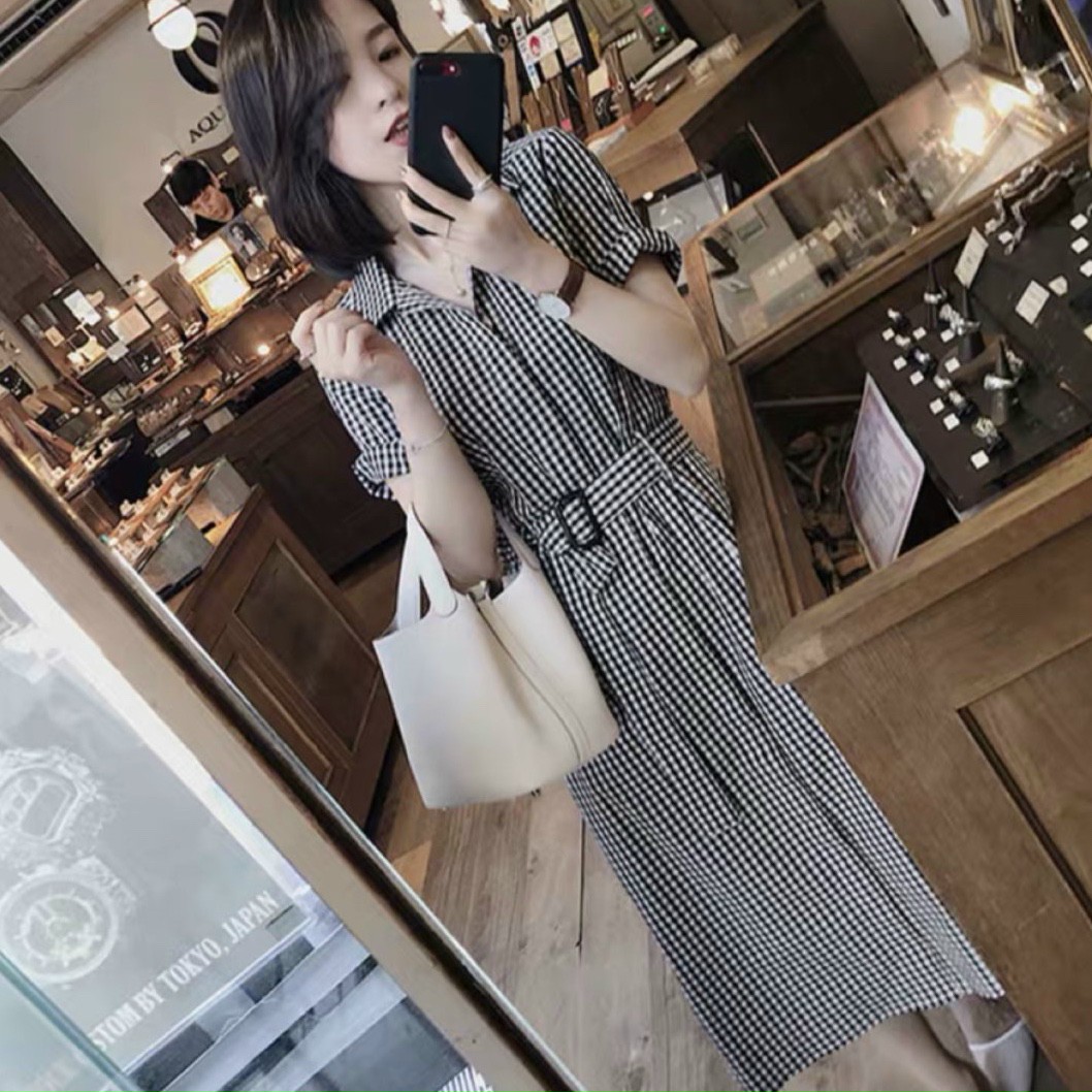 Đầm sm kẻ đen kèm belt