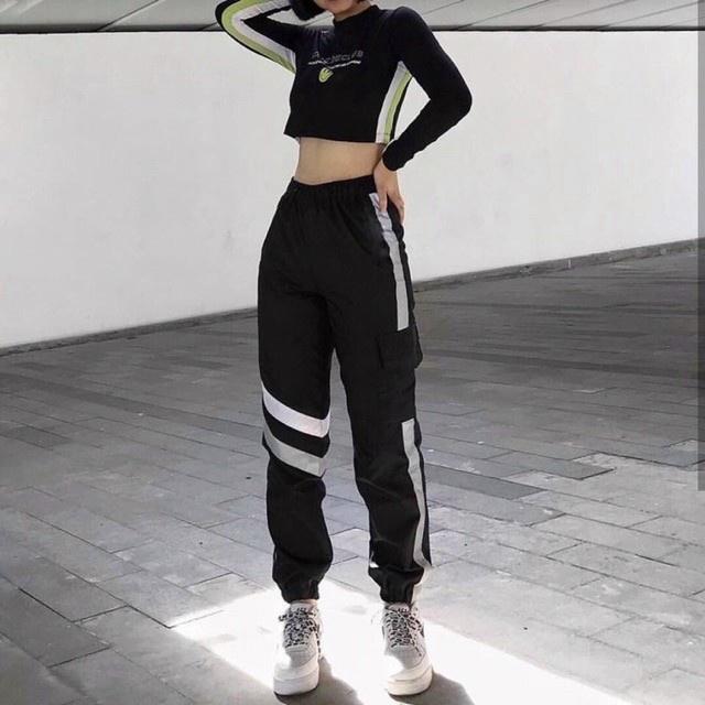 QUẦN JOGGER NỮ CHẤT DÙ CÓ PHÁT SÁNG CHẠY DỌC PHONG CÁCH CHO CÁC QUÝ CÔ HOT BAO ĐẸP CỦA KMG TP0111 HÌNH THẬT