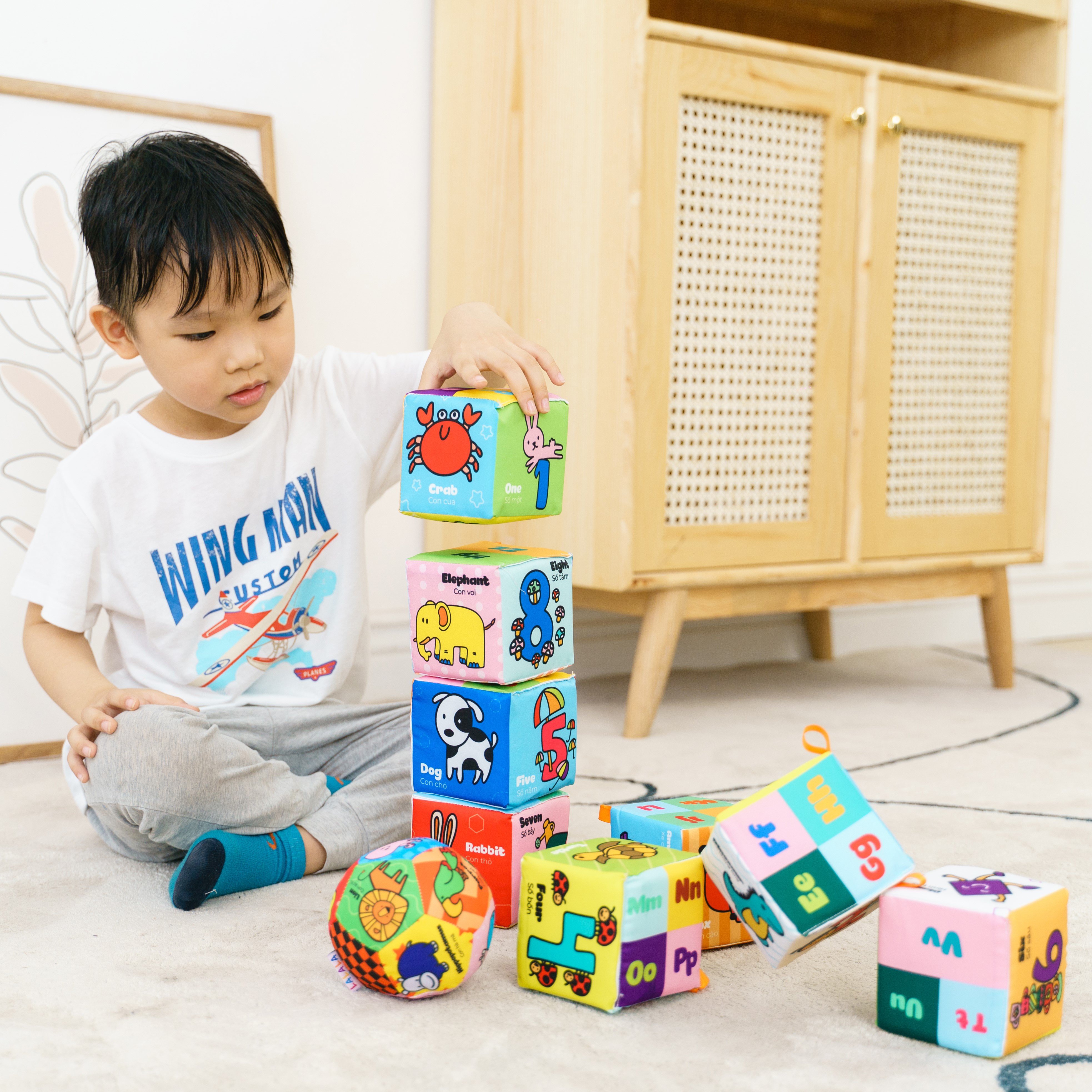 Đồ Chơi Hình Khối Vải Xúc Xắc Vui Nhộn Travel Block 9 pcs (0-2 tuổi) - Lalala Baby