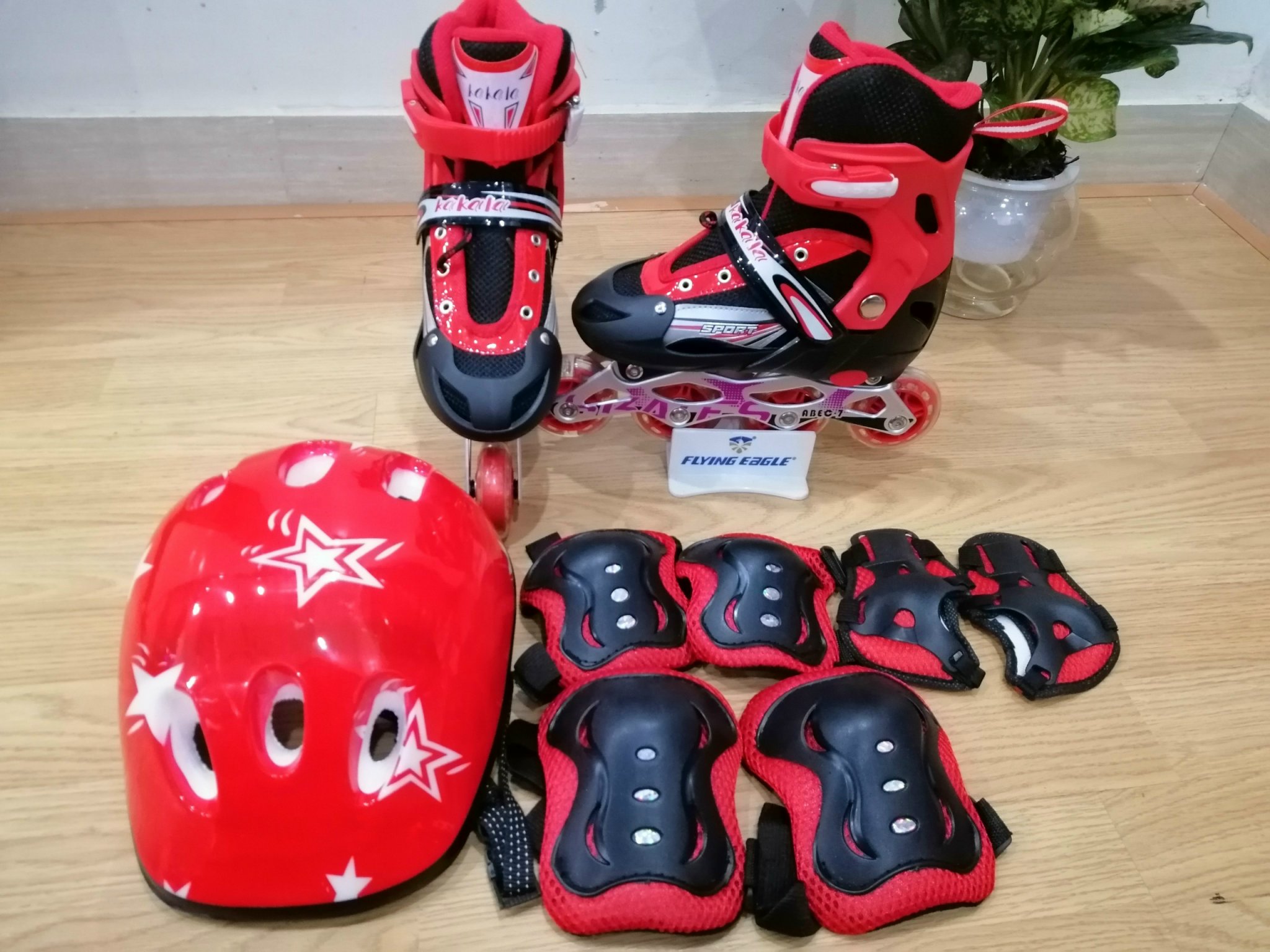 Combo Giày Patin, Giày Trượt Patin Trẻ Em Cao Cấp Bánh Phát Sáng Điều Chỉnh Được Nhiều Size Bao Gồm Đầy Đủ Bảo Hộ Chân Tay, Mũ , Túi Đựng Giày, Tool Tháo Lắp