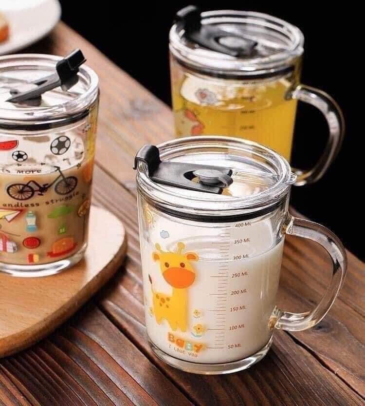 Cốc pha sữa, cốc thủy tinh chịu nhiệt chia vạch có nắp, có ống hút đa năng tiện lợi dung tích 400ml ngộ nghĩnh