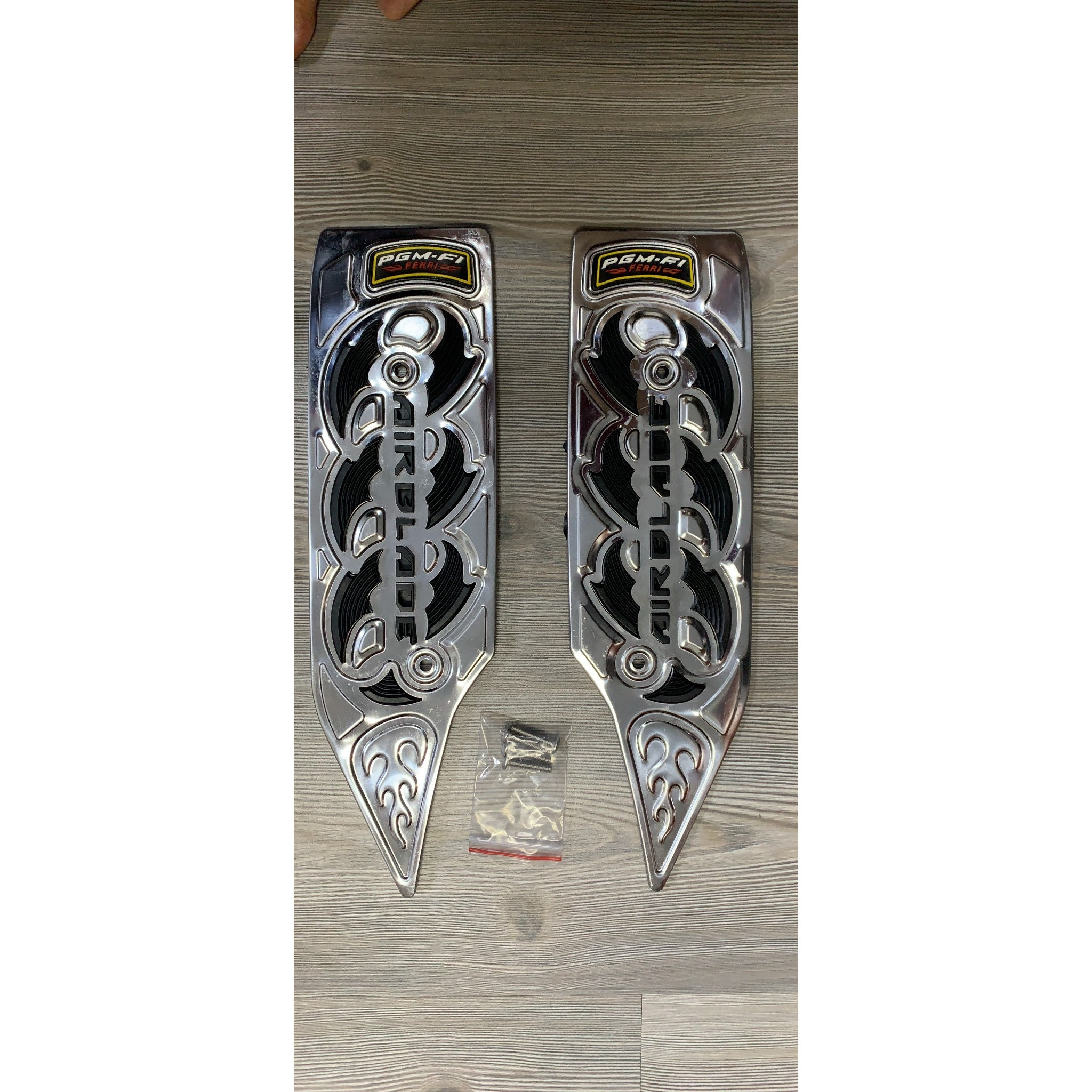 Thảm gác chân trước dành cho xe Air Blade 2011.