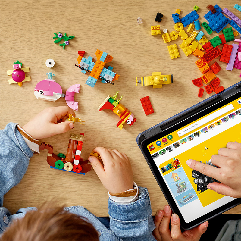 Đồ Chơi LEGO Hộp Gạch Classic Chủ Đề Đại Dương Sáng Tạo 11018