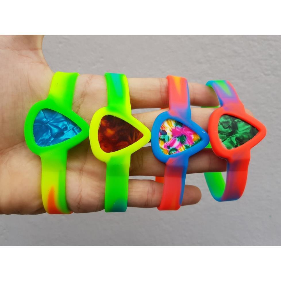 Vòng đeo tay cao su mặt đựng pick Guitar | Chất liệu cao su dẻo chắc chắn | Free size |