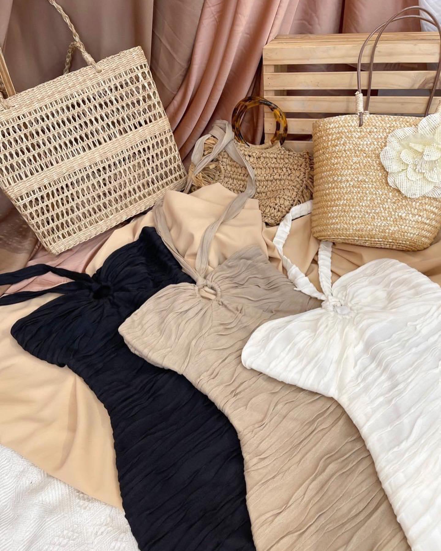 Đầm body cột dây khoen ngực cực quyến rũ có 3 màu có size