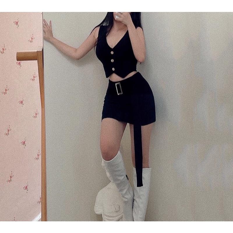 Set Áo Và Chân Váy Năng Động