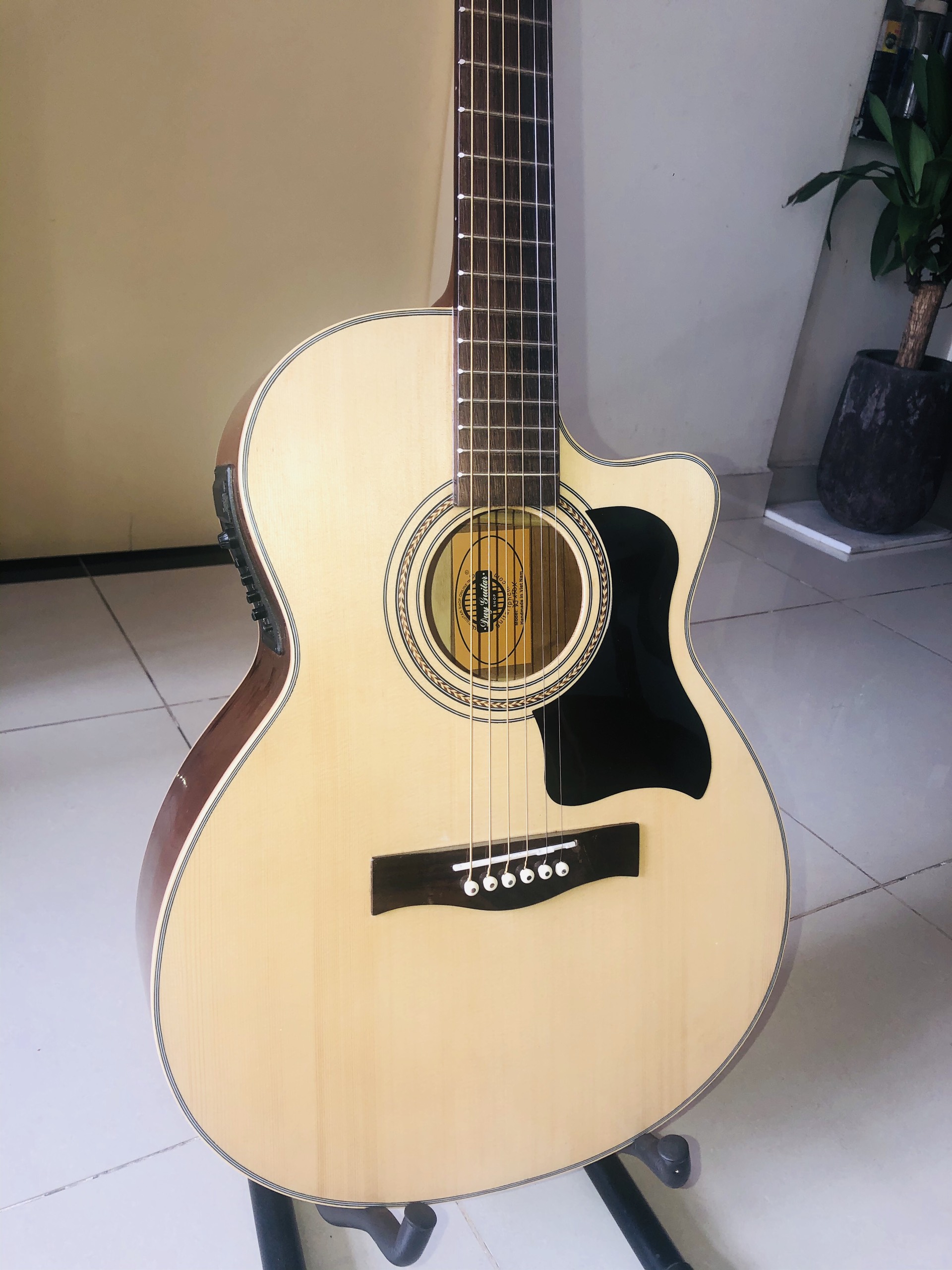 Đàn guitar acoustic DJ150X có EQ âm thanh chất lượng tốt gỗ full solid chọn lọc