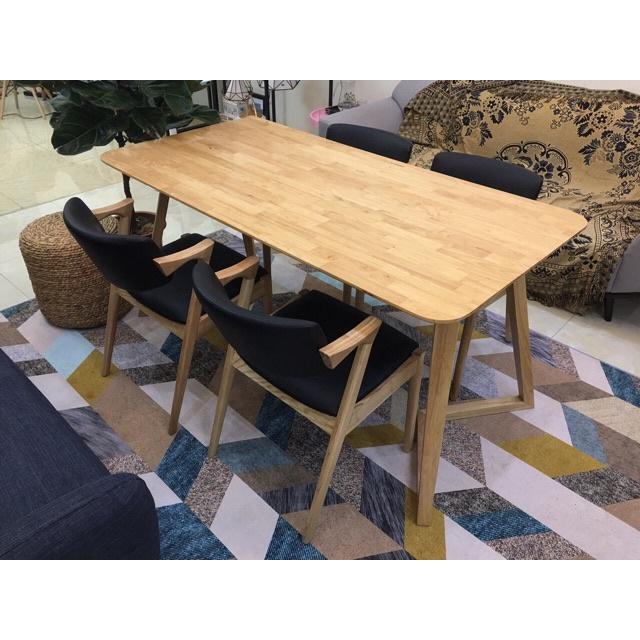 Bộ bàn ăn gỗ Sồi Nga