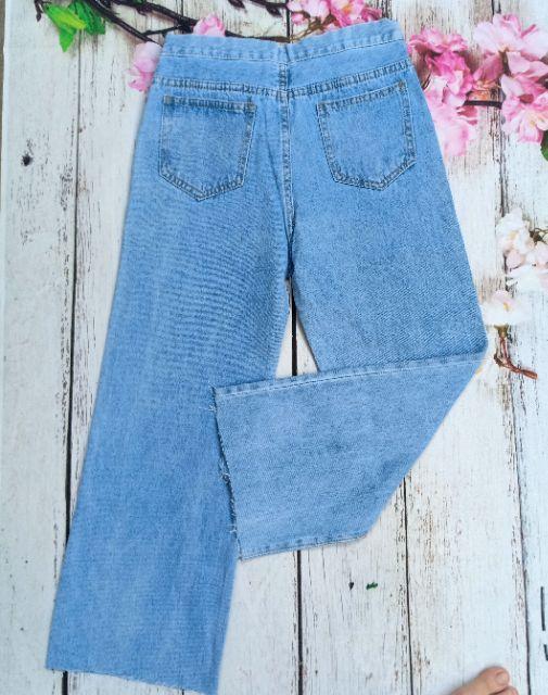 Quần jeans ống rộng túi trước model
