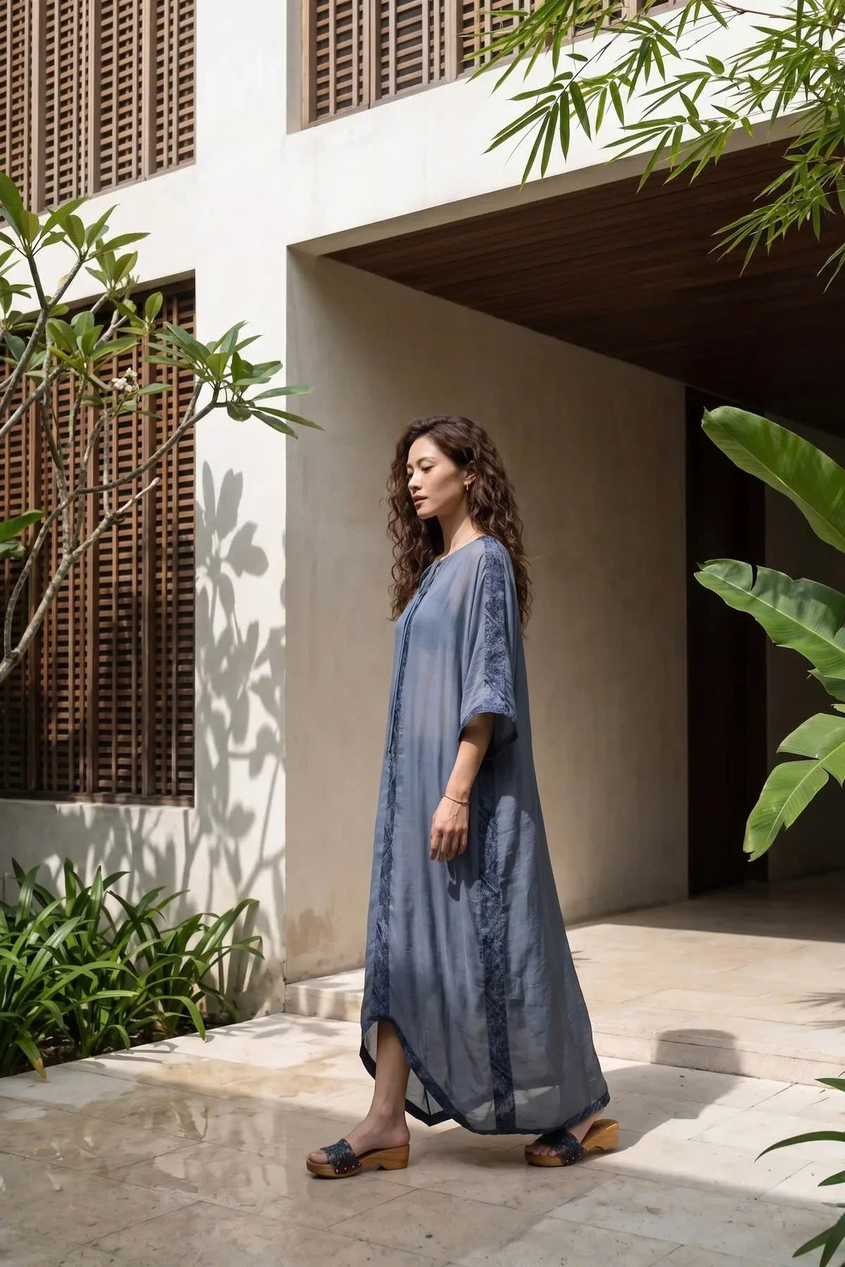 Đầm Suông Dài Kaftan Xanh Phối Hoạ Tiết Lam Vũ Dre240 thời trang Hity