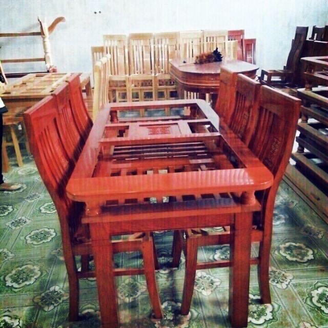 Bàn ăn tròn gỗ