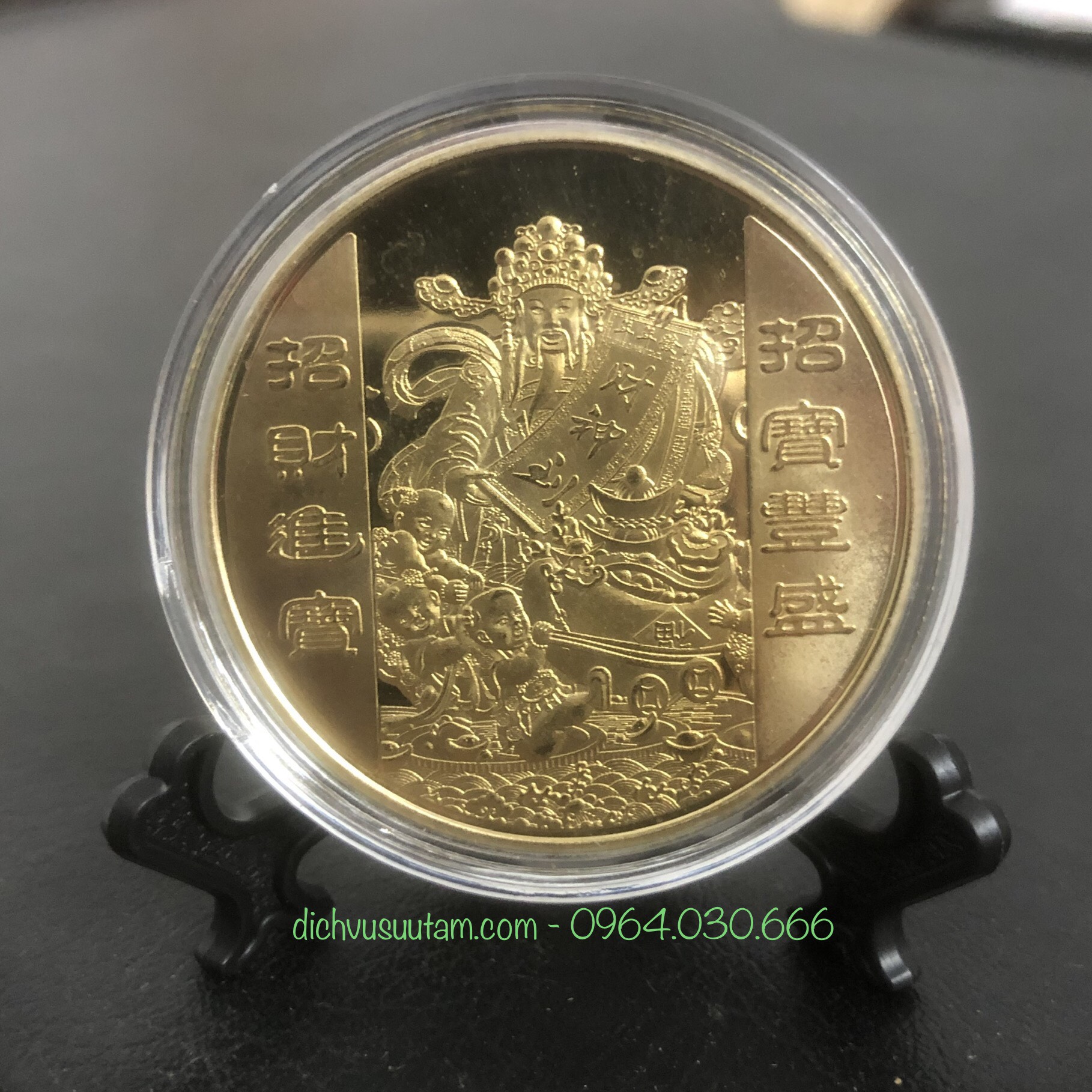 Xu mang lại tài lộc, may mắn, hình ảnh ông Thần Tài, kèm kệ trưng bày xu